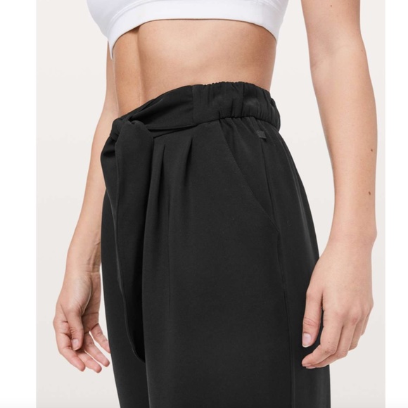 lululemon noir crop